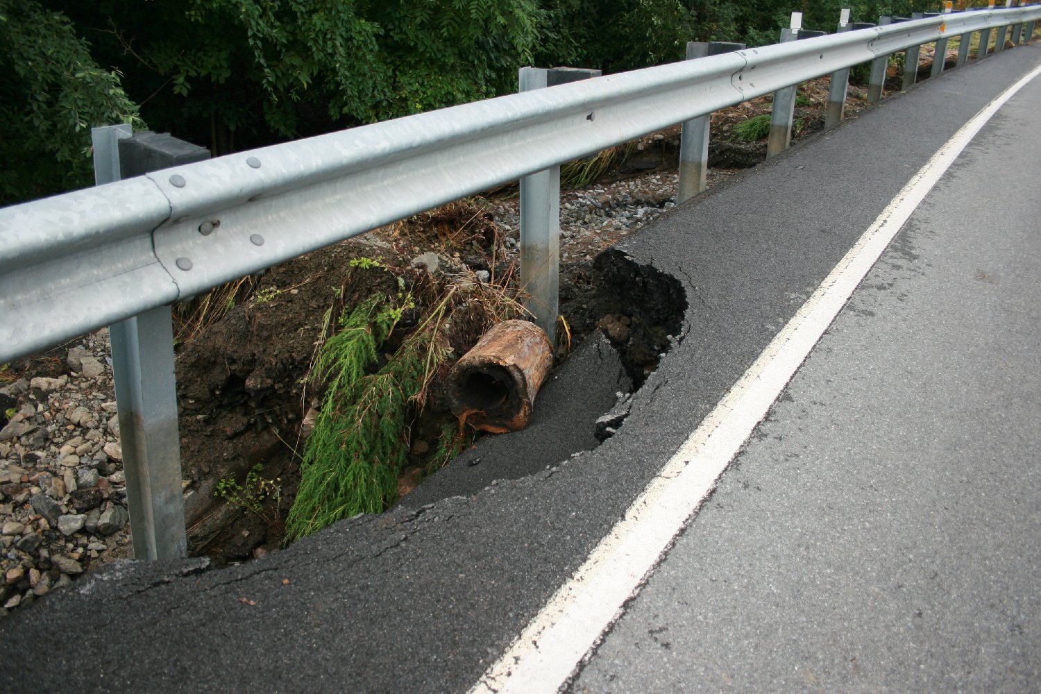 collapsing road 2.jpg